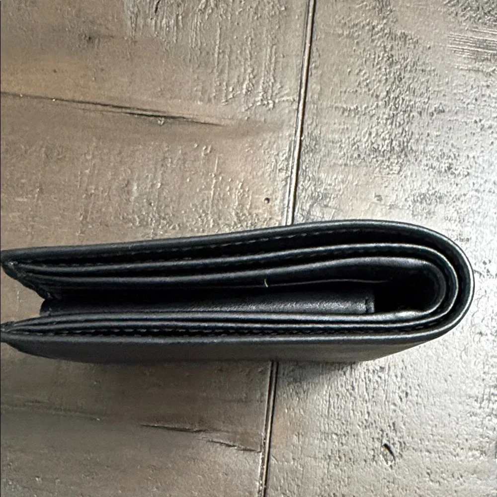 Authentic Gucci Black Leather Men’s wallet
